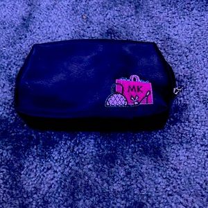 Mary kay makeup bag (i dont know the real name, Sorry😭)